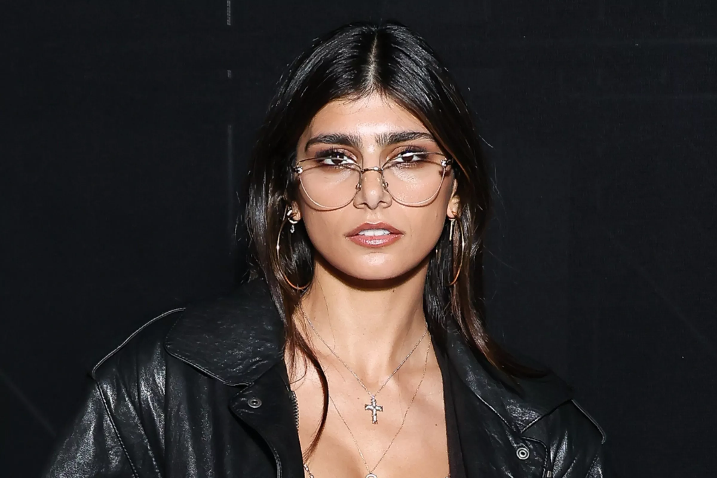 david svare add mia khalifa 4k photo