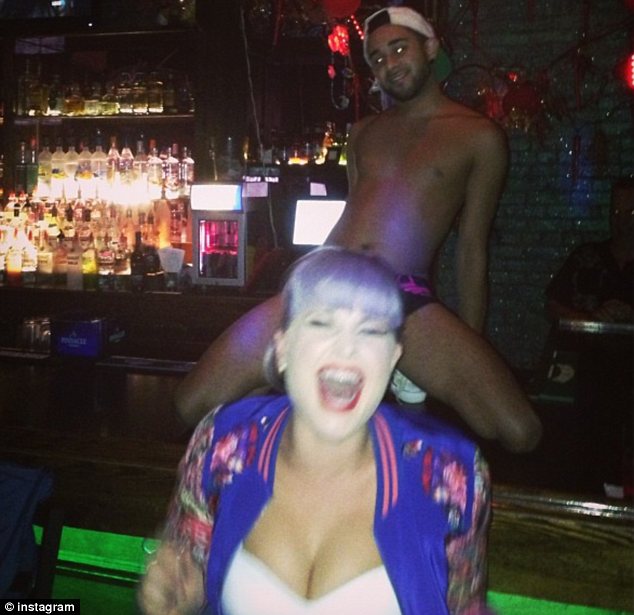 abi habib add kelly osbourne nude photo