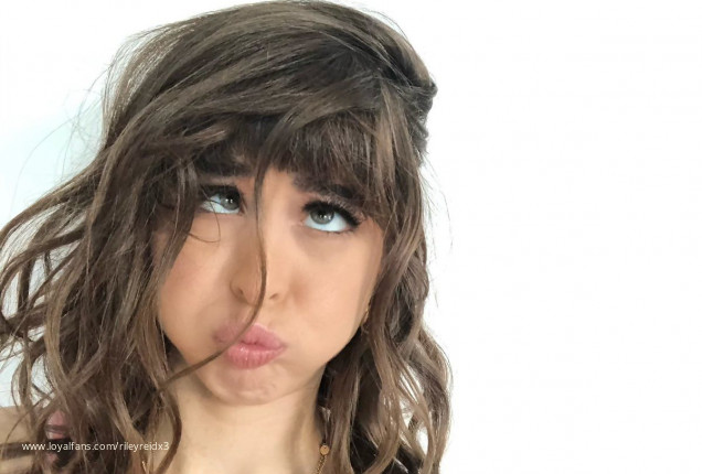beverly stinson add riley reid twin photo