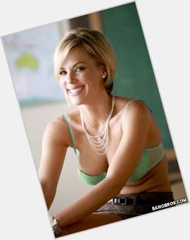 daniel saviola add kayla synx photo