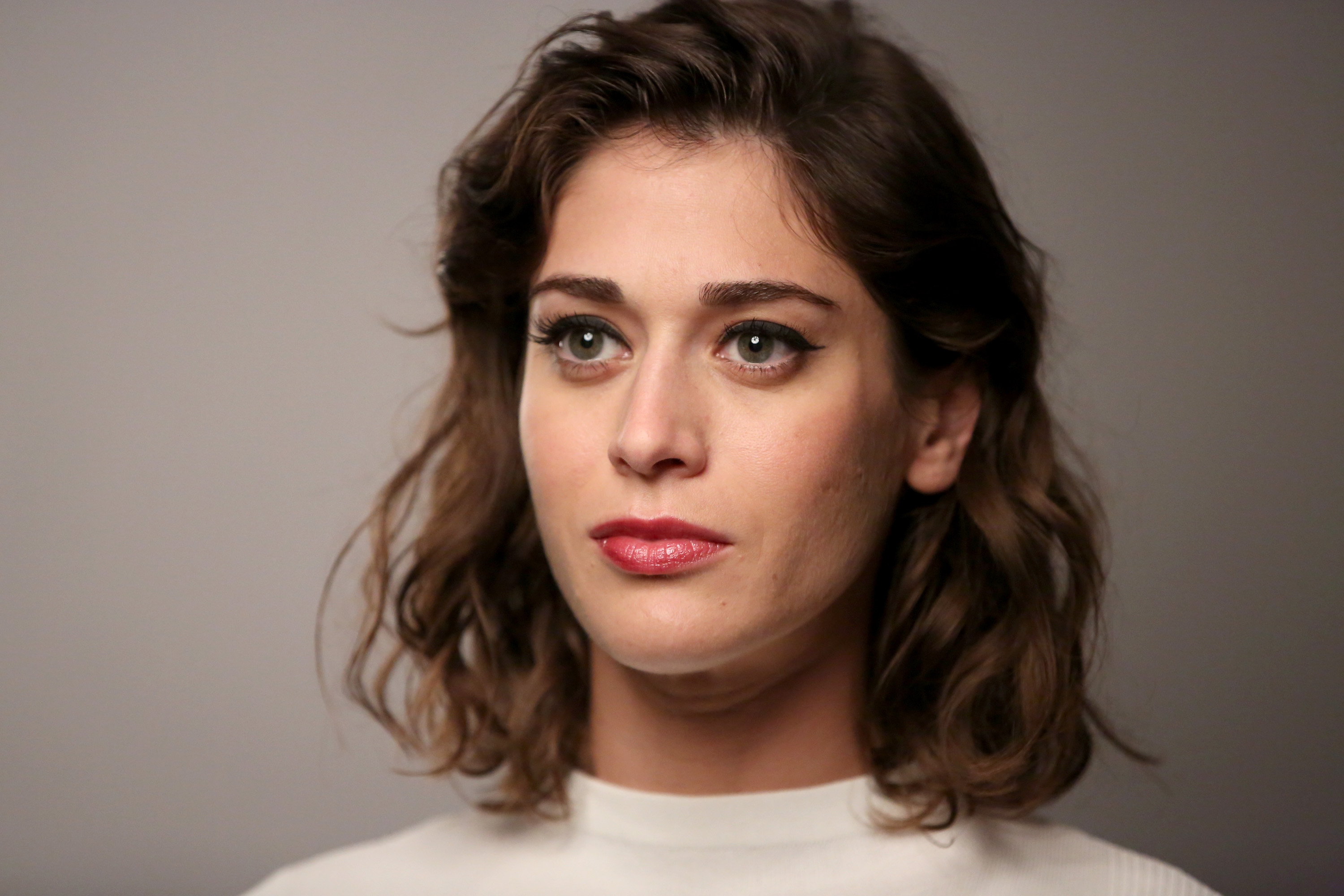 darren dulay add lizzy caplan butt photo