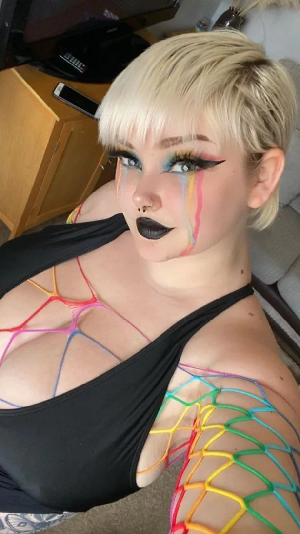 adelfa clamucha add giant mom tits photo