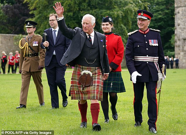 andrew casselberry add nude men in kilts photo