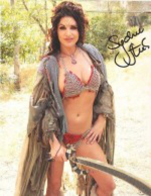 braxton franks recommends steele sydnee amrin habib add Carmen electra titties photo