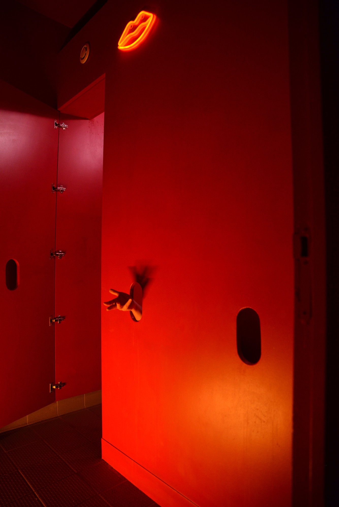 becca kessler add glory hole room image