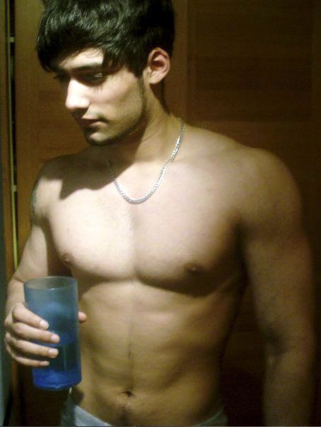 brandon brazier add pakistan twinks photo