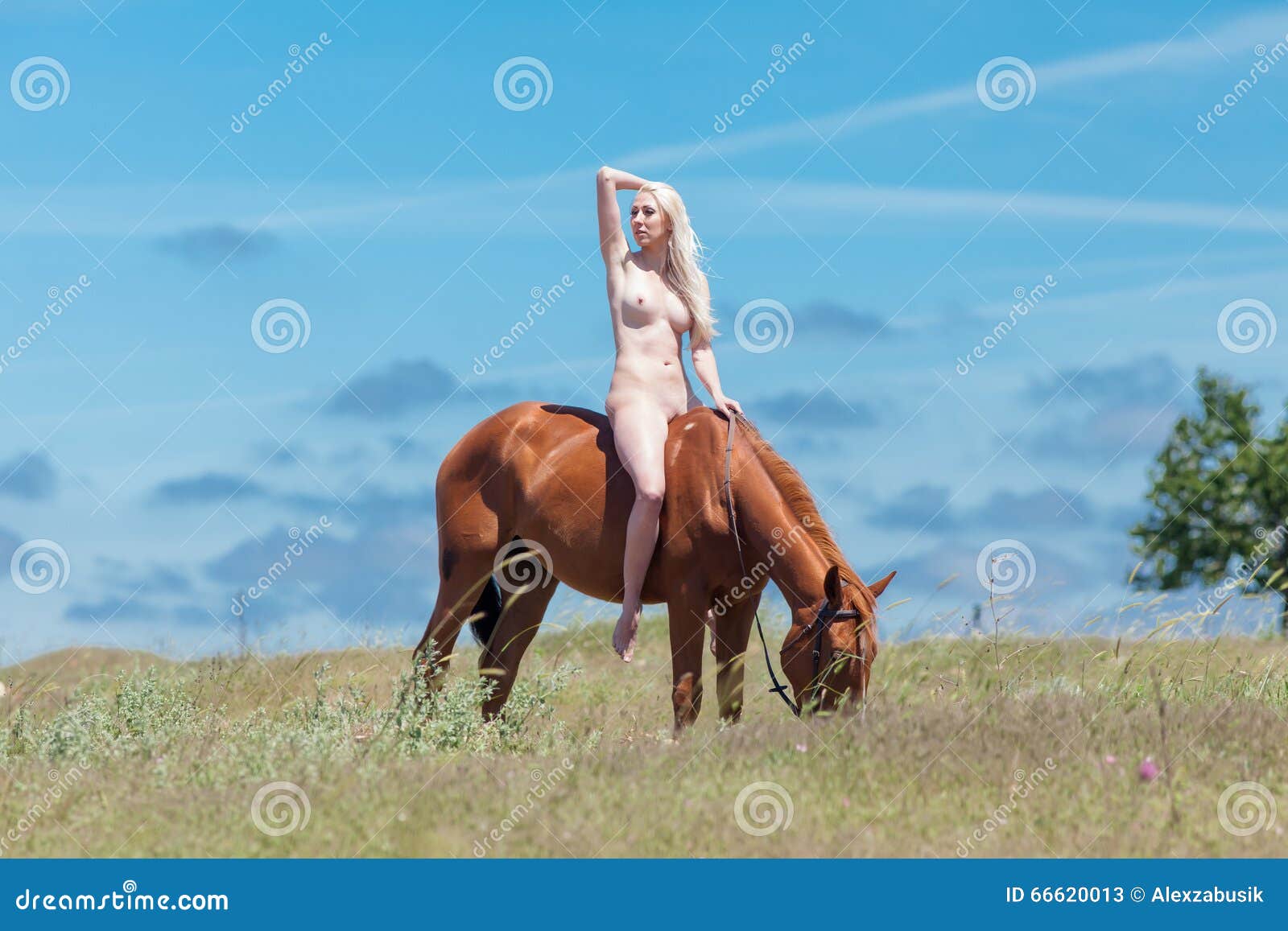 chetan kapoor add nude women riding horses photo