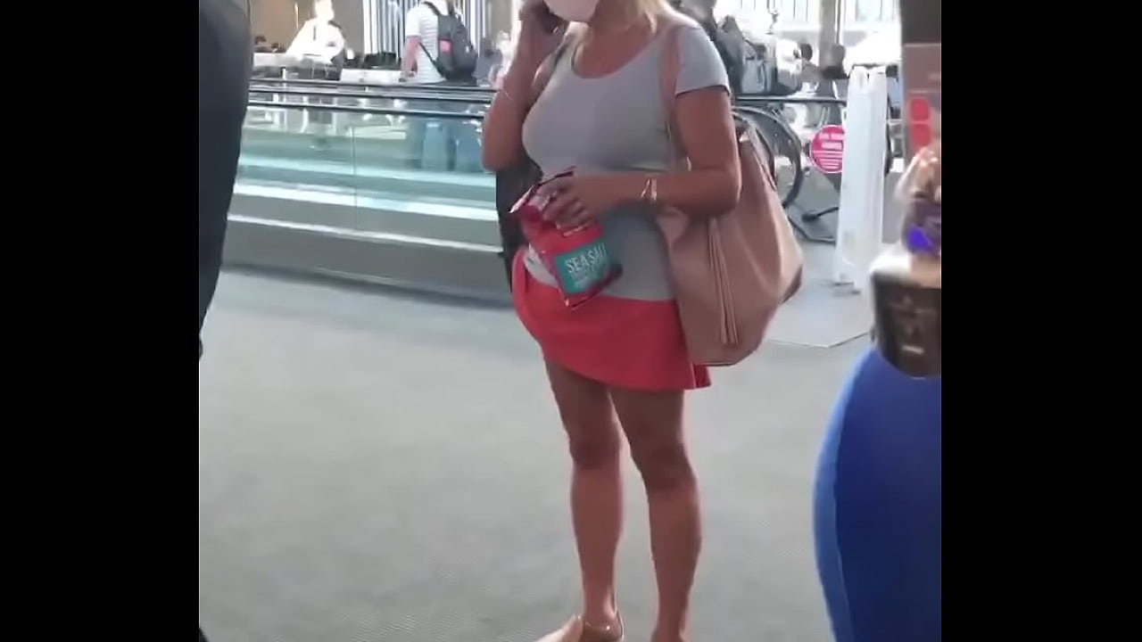 arun sunjay add gilf upskirt photo