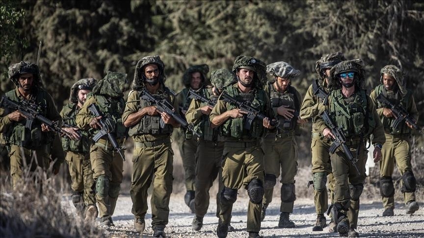 brit coleman add israeli naked photo