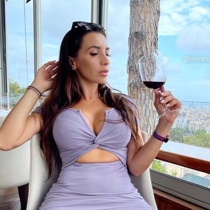 alma stevenson add Black tranny threesome photo