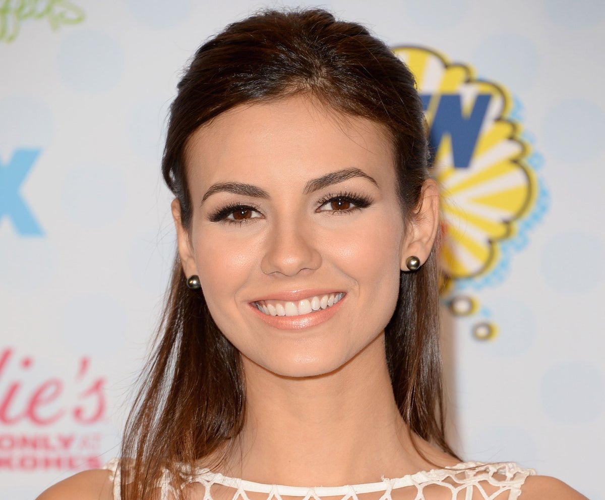 daphne gao add victoria justice pron photo